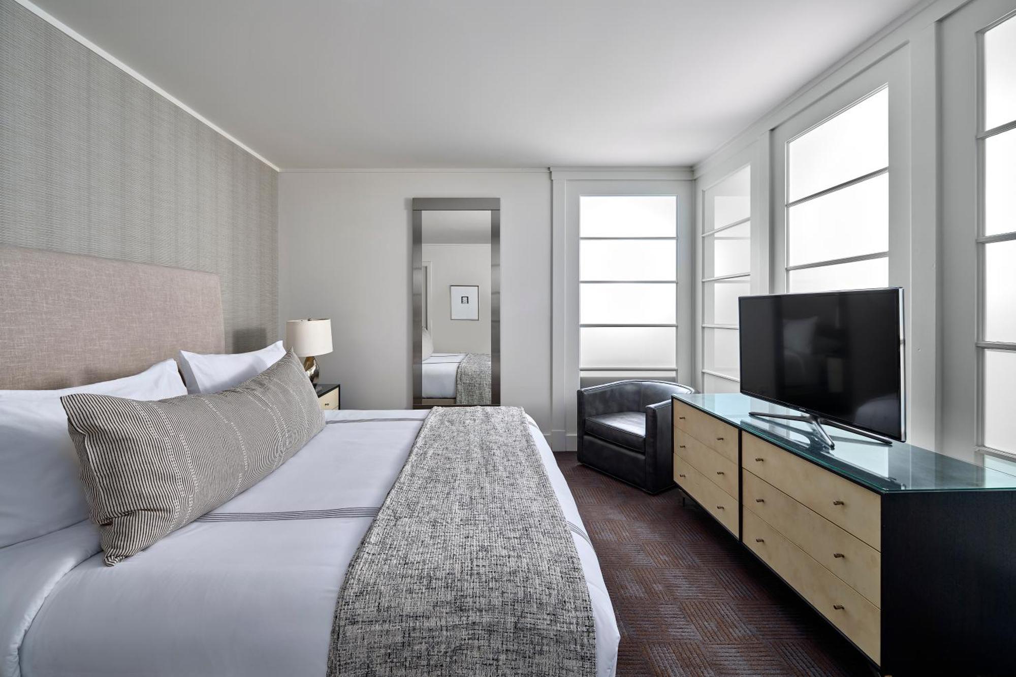 Aka White House Aparthotel 4*
